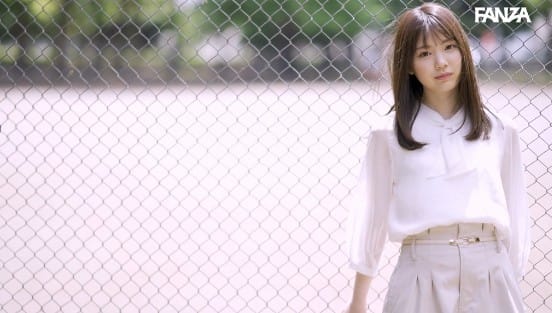 新人 専属19歳AVデビュー ‘普通’の中で見つけたスターの原石 石川澪サンプル２