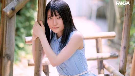 新人 AVデビュー18歳 伊織ひなの 奇跡の時給1000円アルバイトちゃんサンプル１