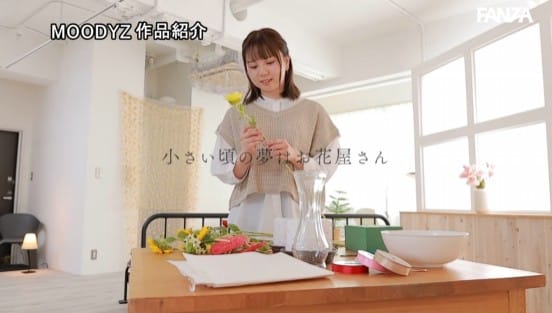 普段は真面目で大人しい花屋さんは脱いだら…もちもちぷっくり おまんじゅうおっぱい 初めてマイクロ着てAVデビュー! 南本まや